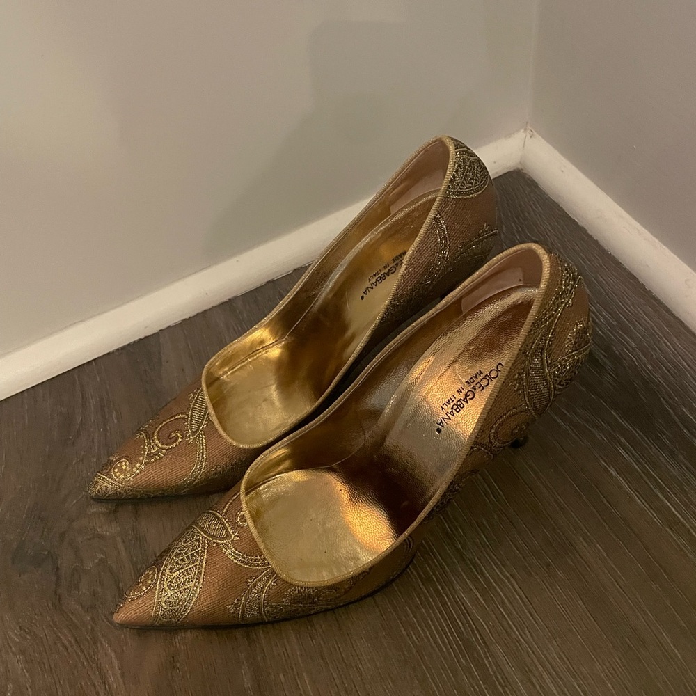 Dolce & gabbana pumps size 39 1/2.
